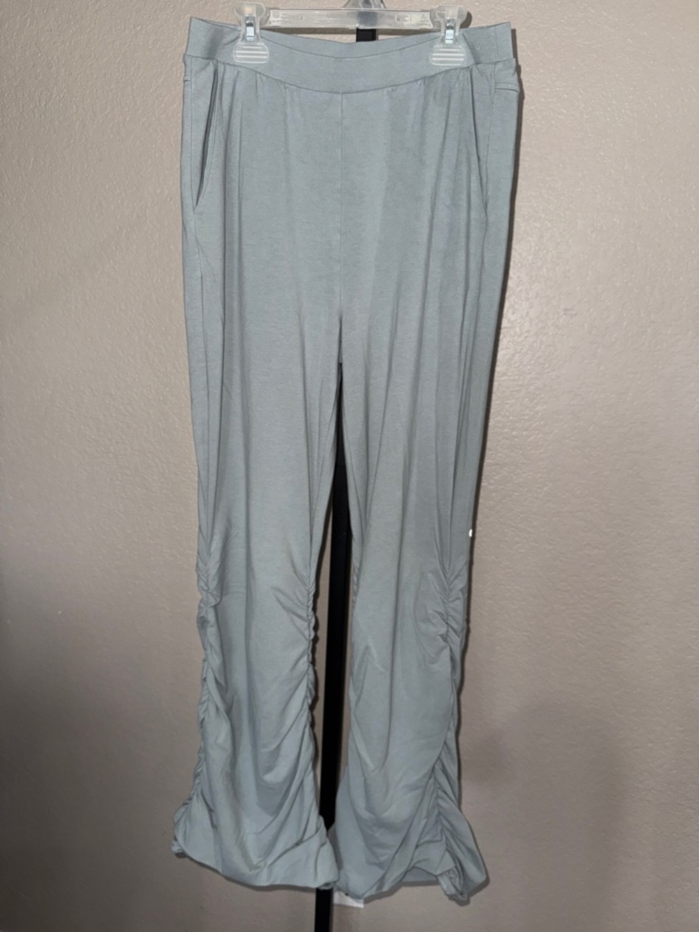 Alo Ruched Soft Sculpt Pants - Cosmic Grey - size large